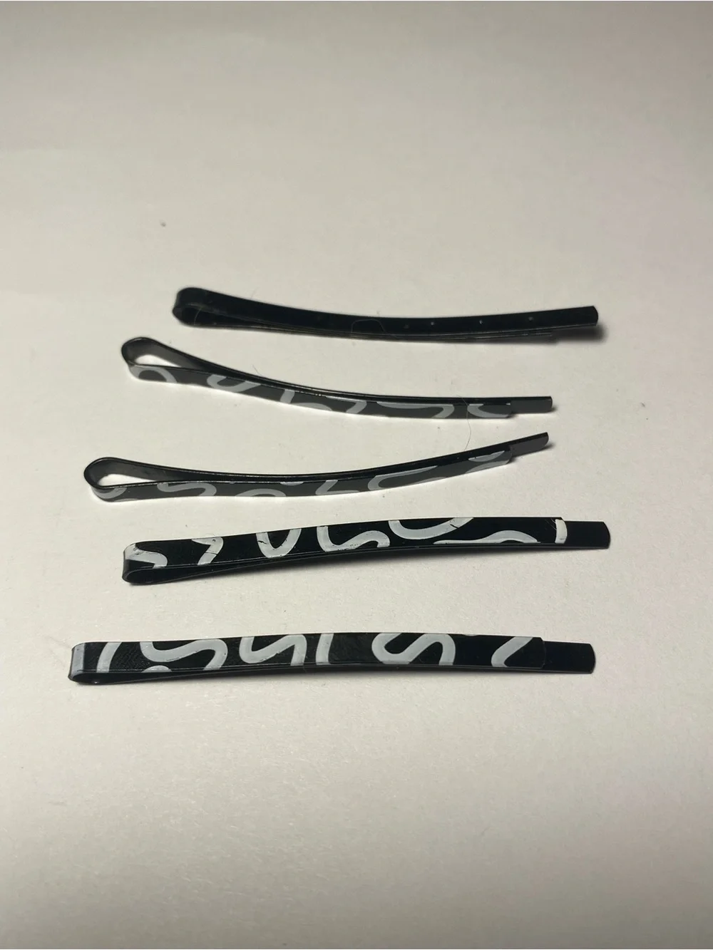 Black and White Patterned Bobby Pin Set - Women Hair